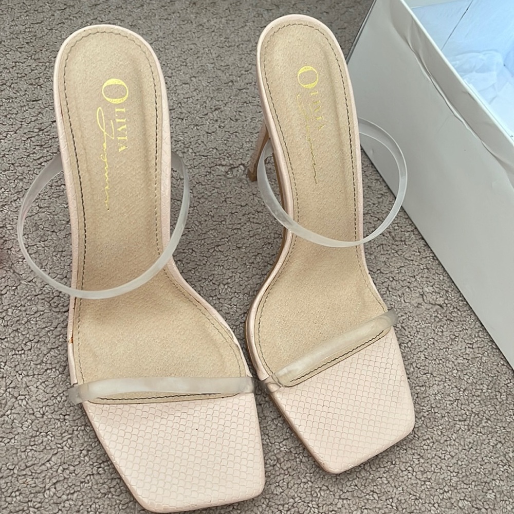 High heel with clear straps. Fits 7-7.5 Great for formal and going out.